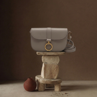 VALENTINA TAUPE + HERRADO ORO